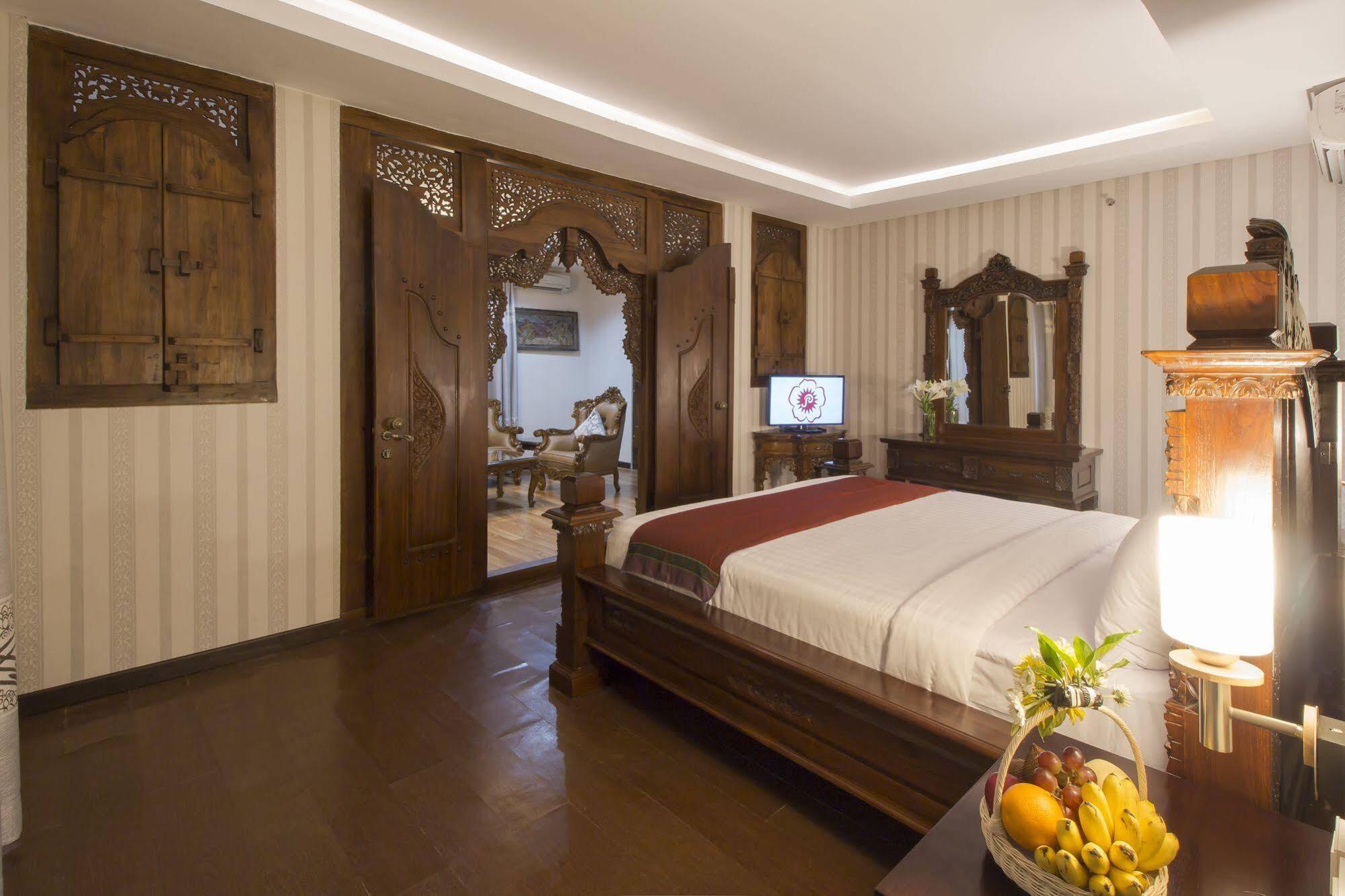 Grand Puri Saron Hotel Malioboro Yogyakarta Kültér fotó