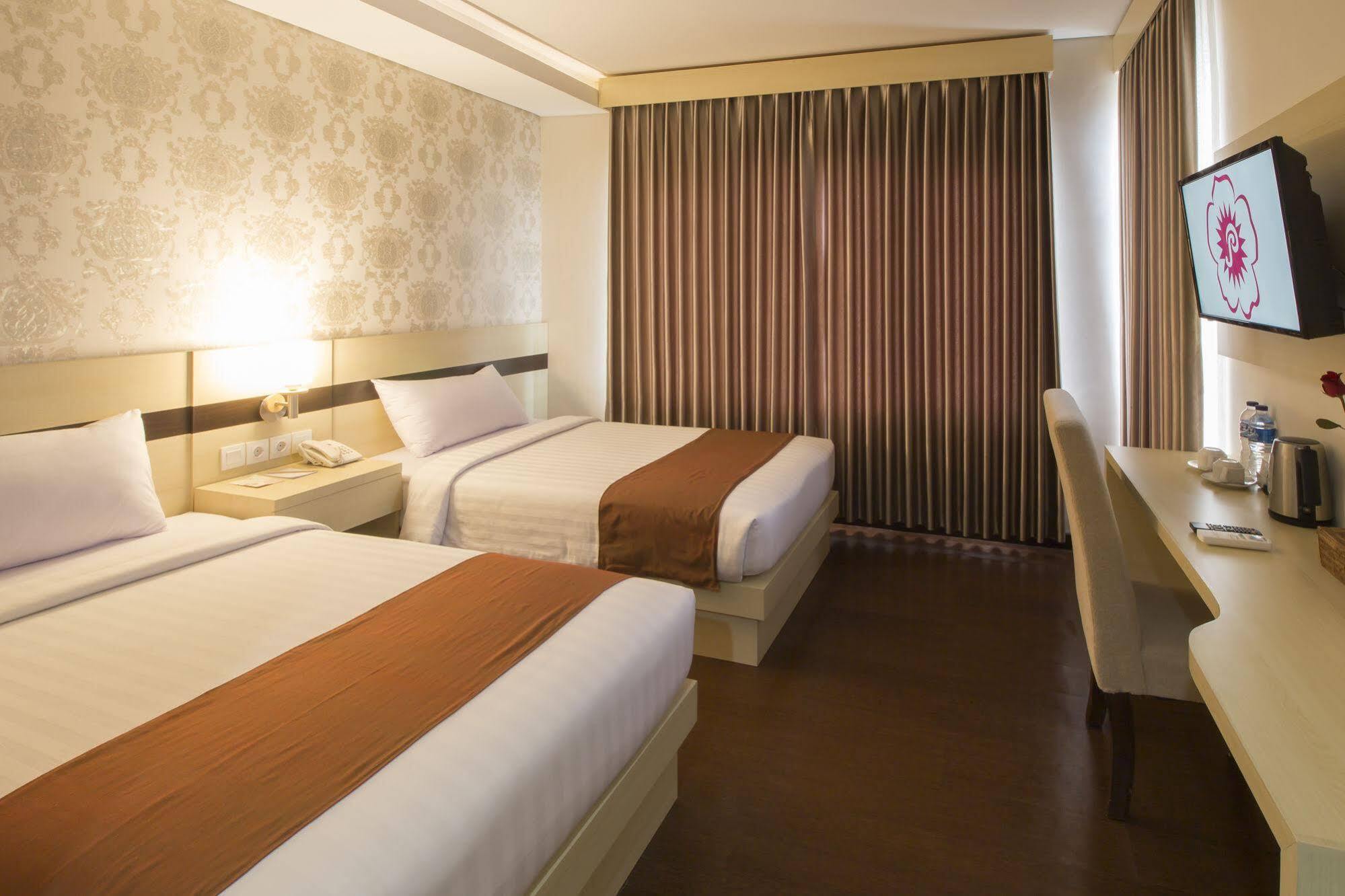 Grand Puri Saron Hotel Malioboro Yogyakarta Kültér fotó