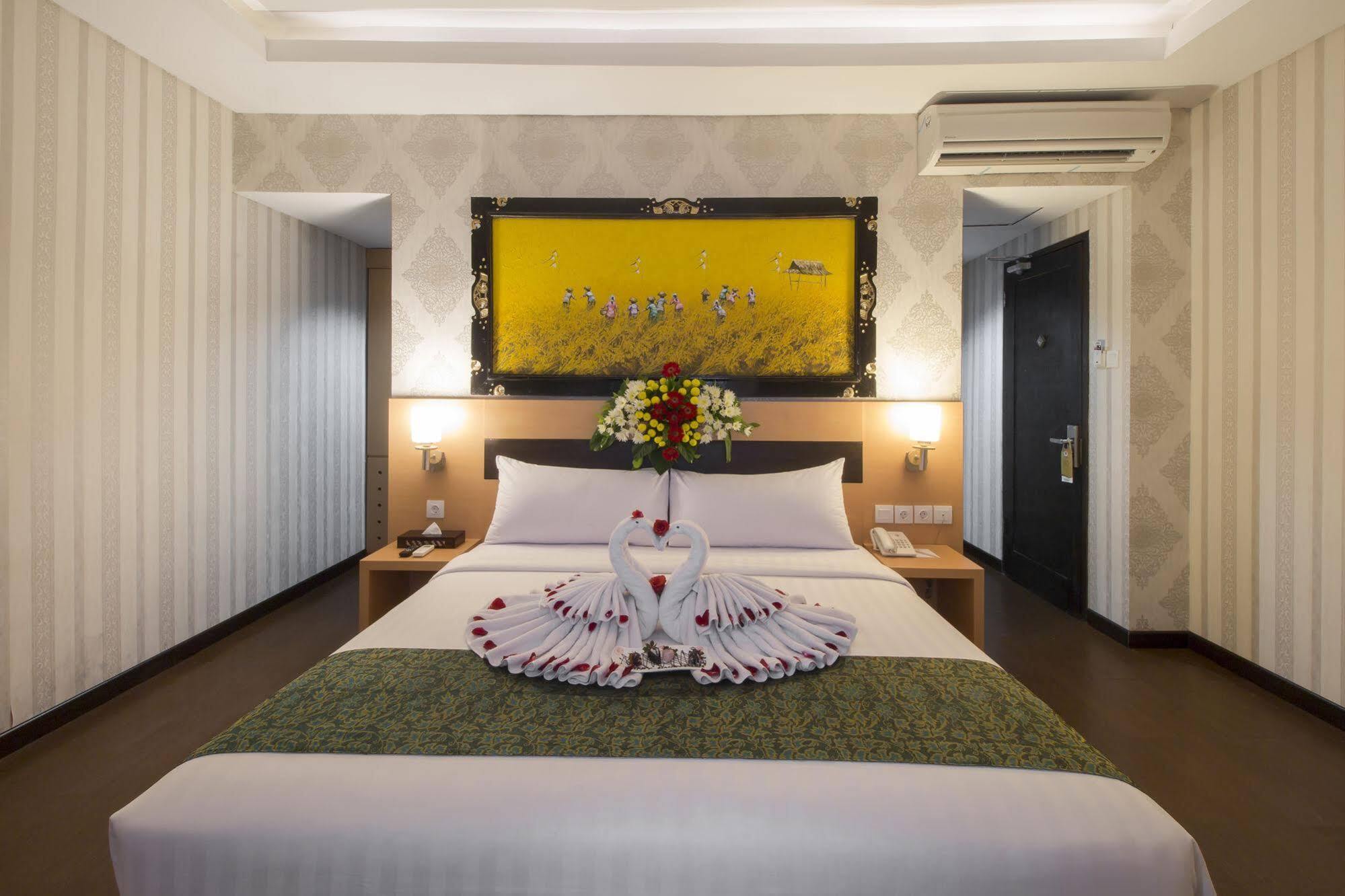 Grand Puri Saron Hotel Malioboro Yogyakarta Kültér fotó