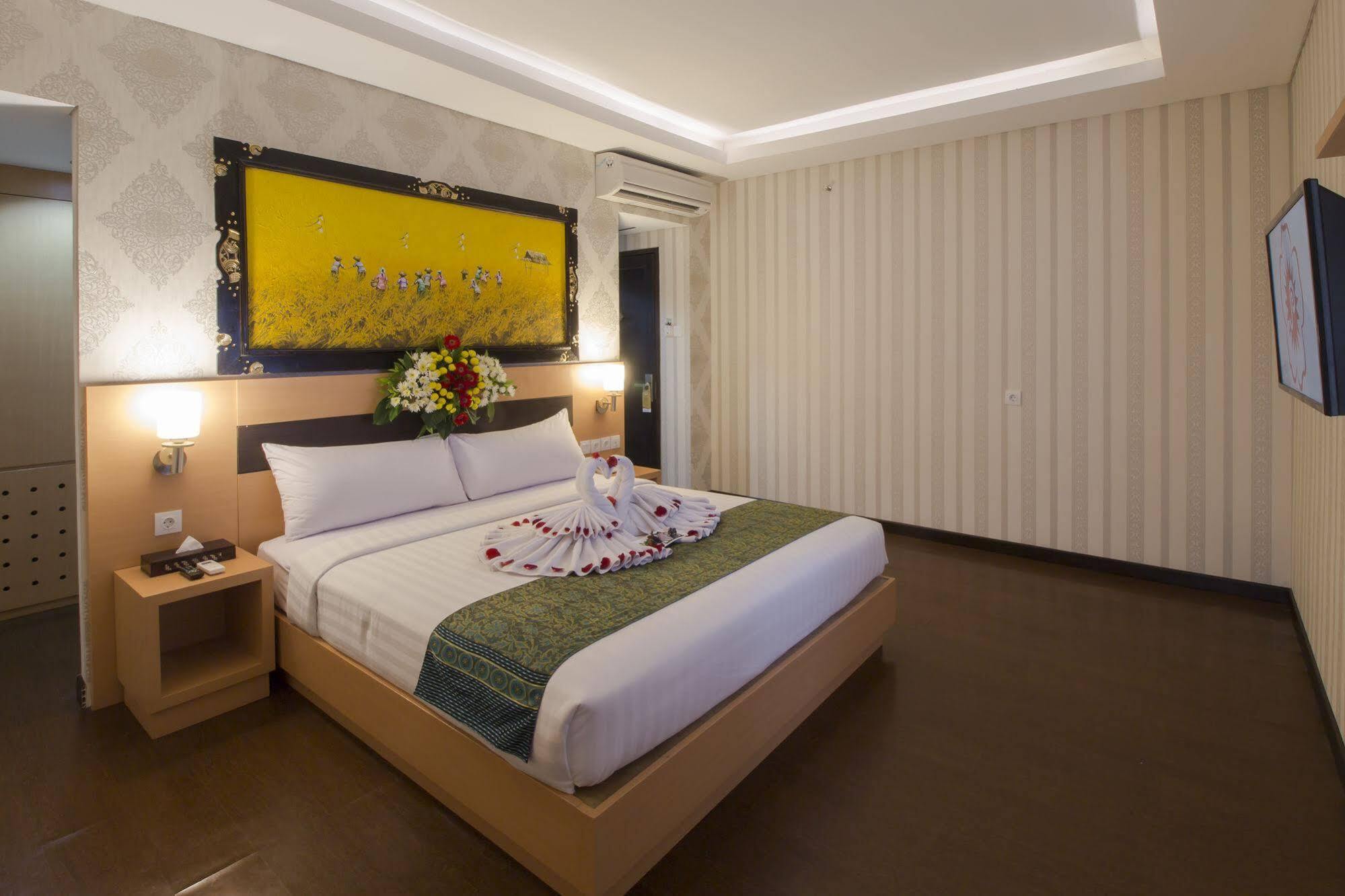 Grand Puri Saron Hotel Malioboro Yogyakarta Kültér fotó