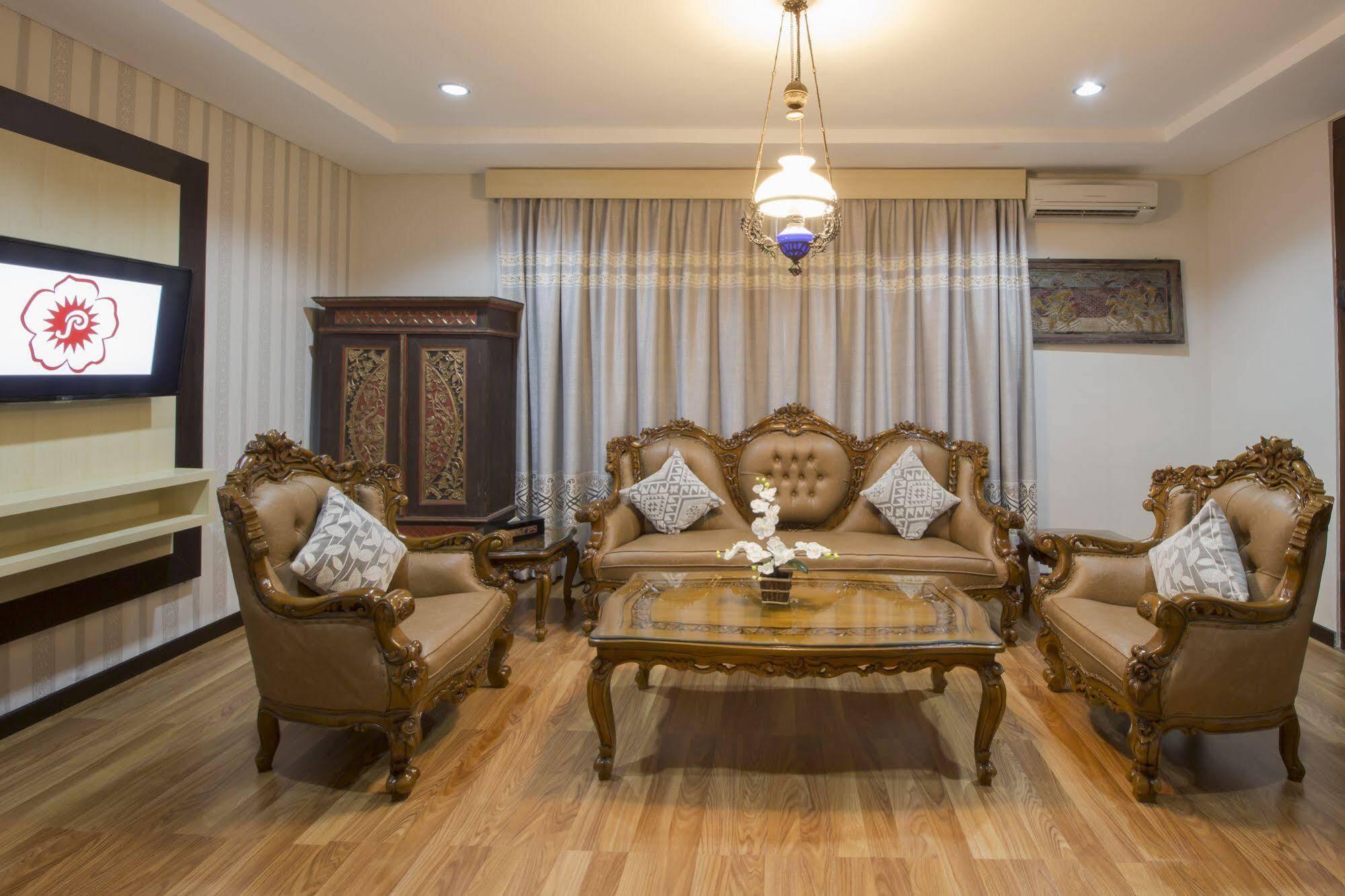 Grand Puri Saron Hotel Malioboro Yogyakarta Kültér fotó